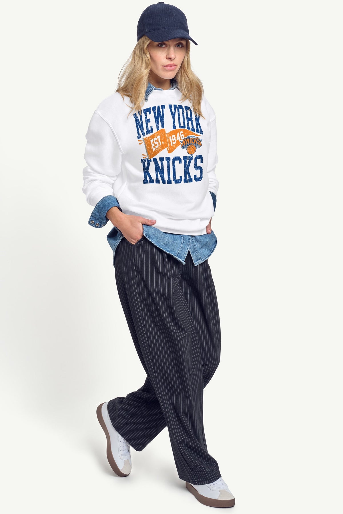 STARTER NEW YORK KNICKS PENNANT SWEATSHIRT - White