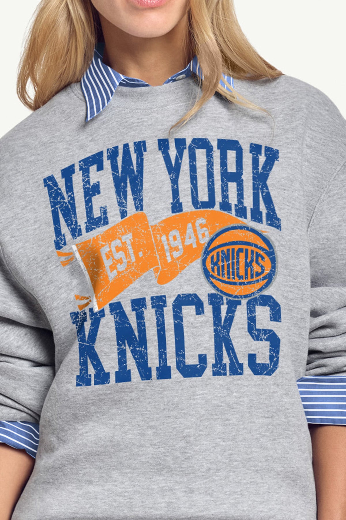 WOMENS NEW YORK KNICKS PENNANT SWEATSHIRT - Grey